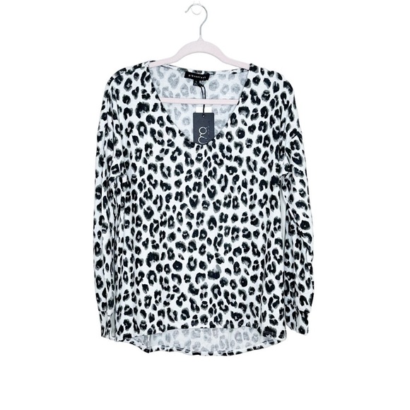 NWT Gibsonlook Small Ivory Black Snow Leopard Print Fleece V-Neck Top - Picture 2 of 9